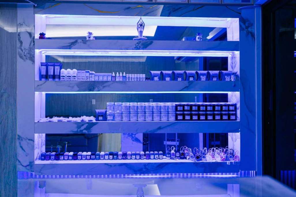 Estante de productos cosméticos